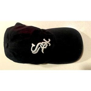 Classic Chicago White Sox Baseball Hat - adjustable 🖤🤍